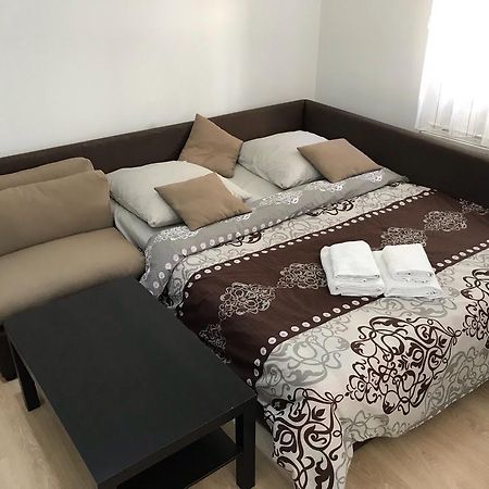 Gil Apartments, Квартира Студия В Самом Центре Пл Петефи Uzhhorod Exterior foto