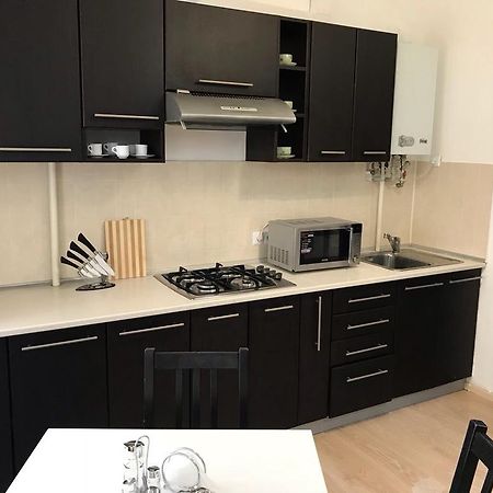 Gil Apartments, Квартира Студия В Самом Центре Пл Петефи Uzhhorod Exterior foto