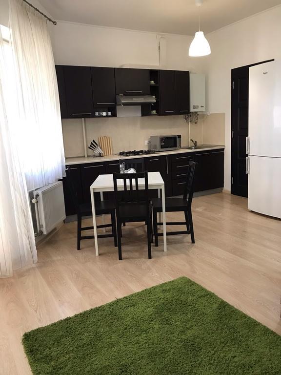 Gil Apartments, Квартира Студия В Самом Центре Пл Петефи Uzhhorod Exterior foto