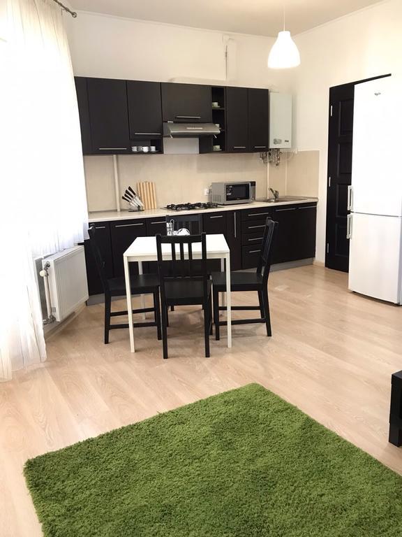 Gil Apartments, Квартира Студия В Самом Центре Пл Петефи Uzhhorod Exterior foto
