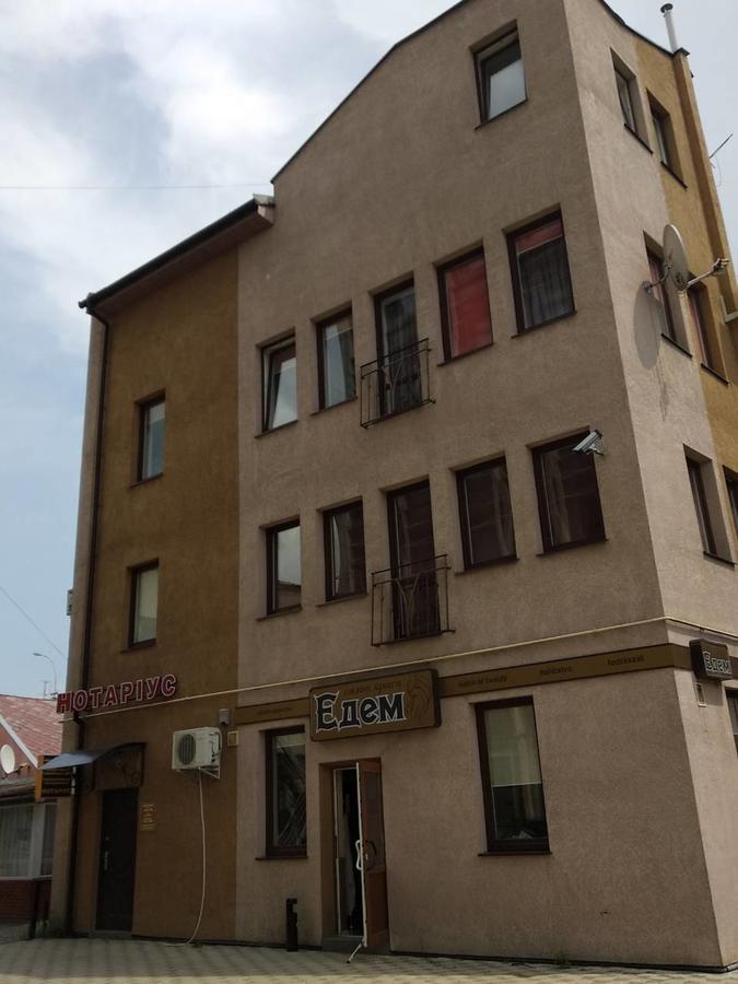 Gil Apartments, Квартира Студия В Самом Центре Пл Петефи Uzhhorod Exterior foto